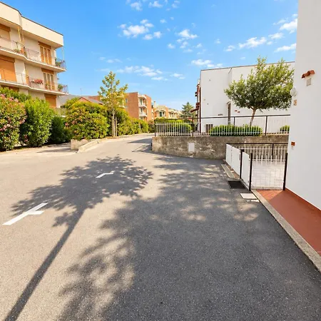 Casa La Perla - Con Terrazza Panoramica, Piscina E Free Parking Ceriale